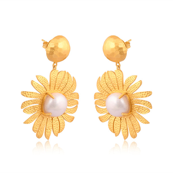 Anemone's Charm Drop Earrings - Pearl