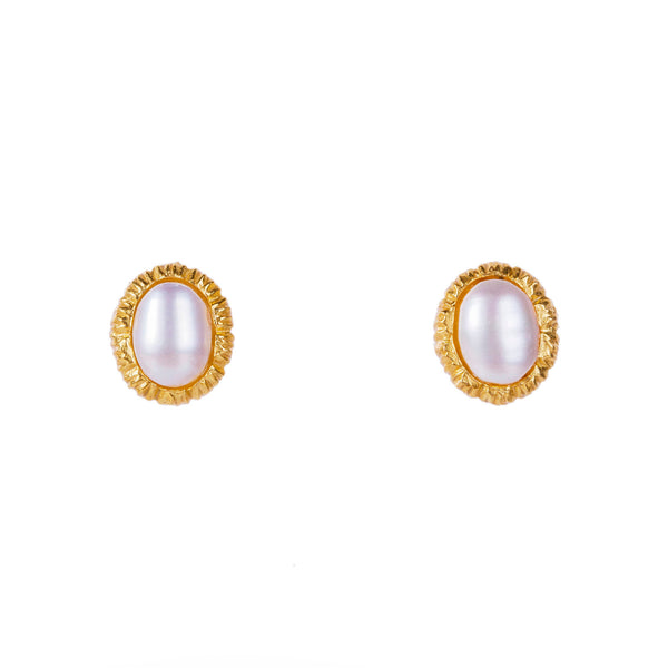 Vicky Stud Earrings - Pearl